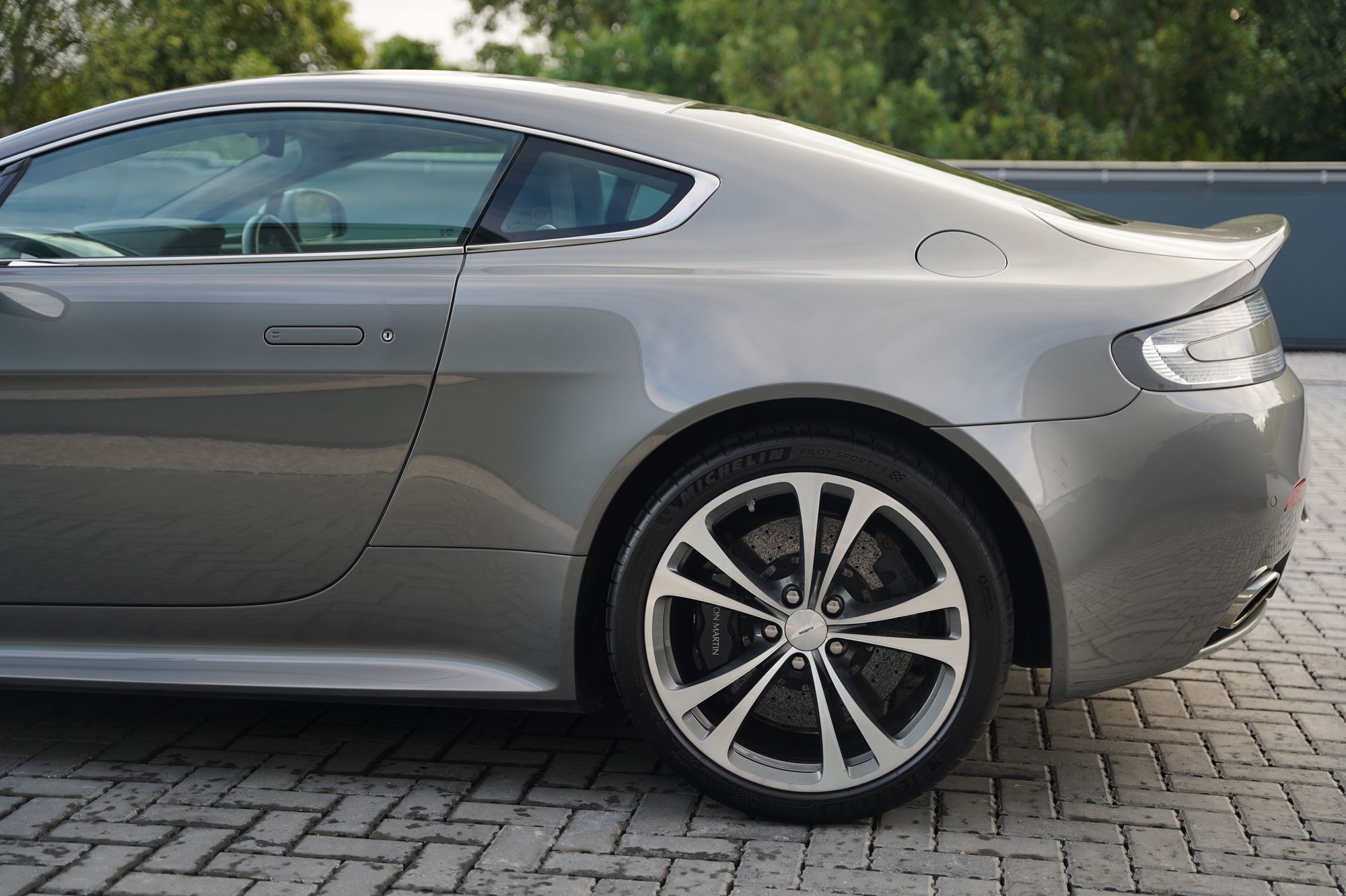 2012 Aston Martin V12 Vantage Manual