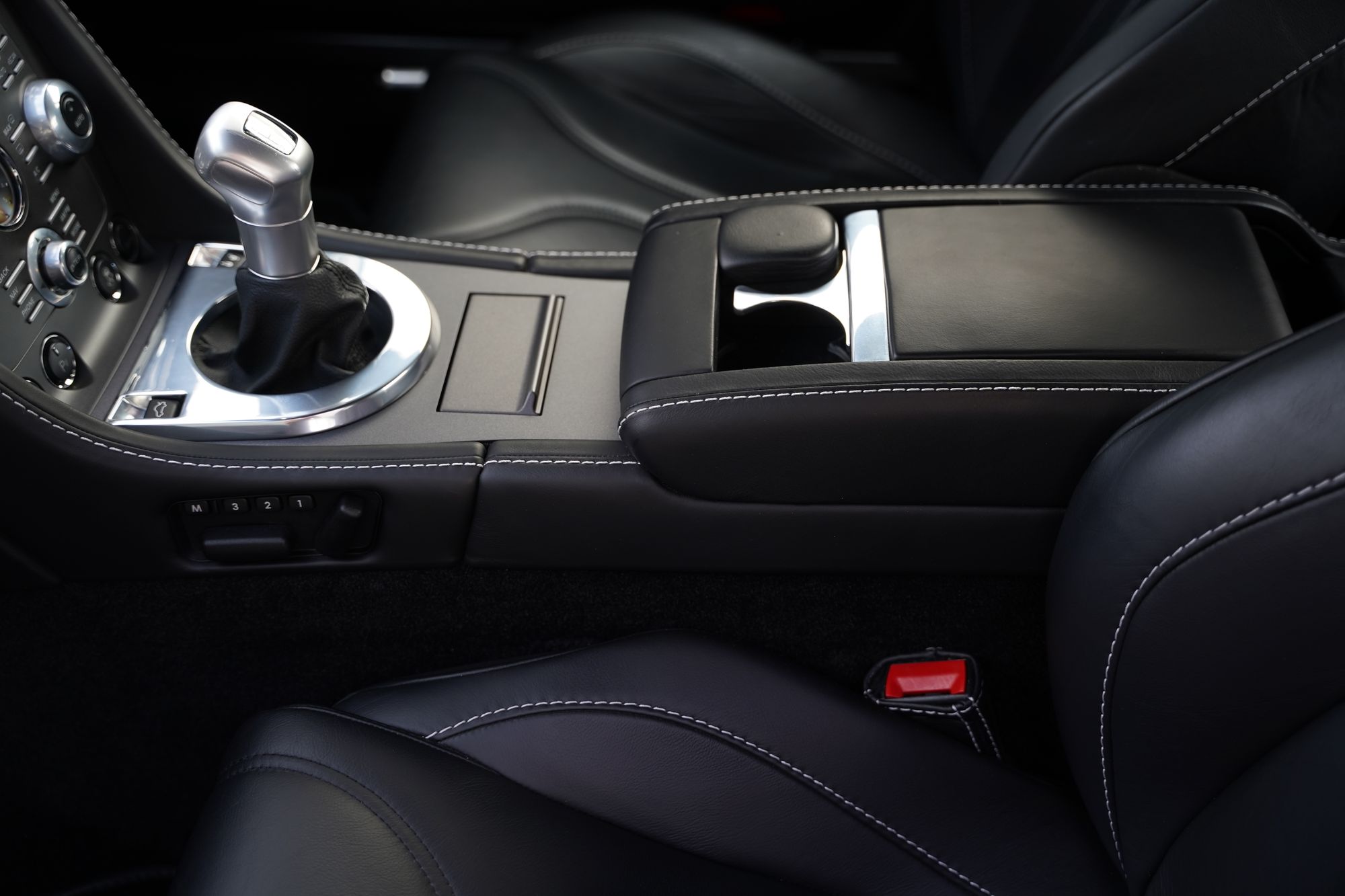 2012 Aston Martin V12 Vantage Manual