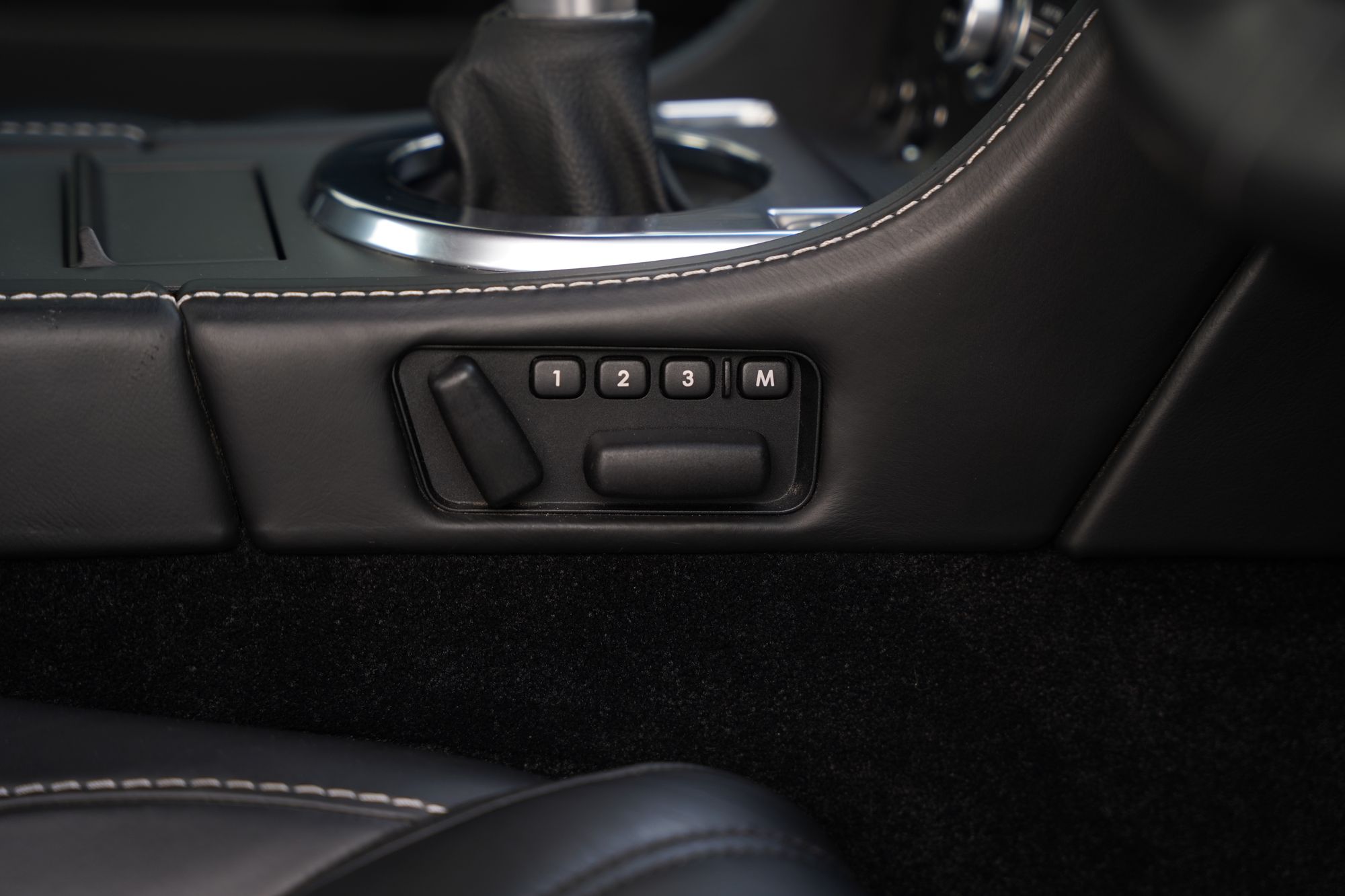 2012 Aston Martin V12 Vantage Manual