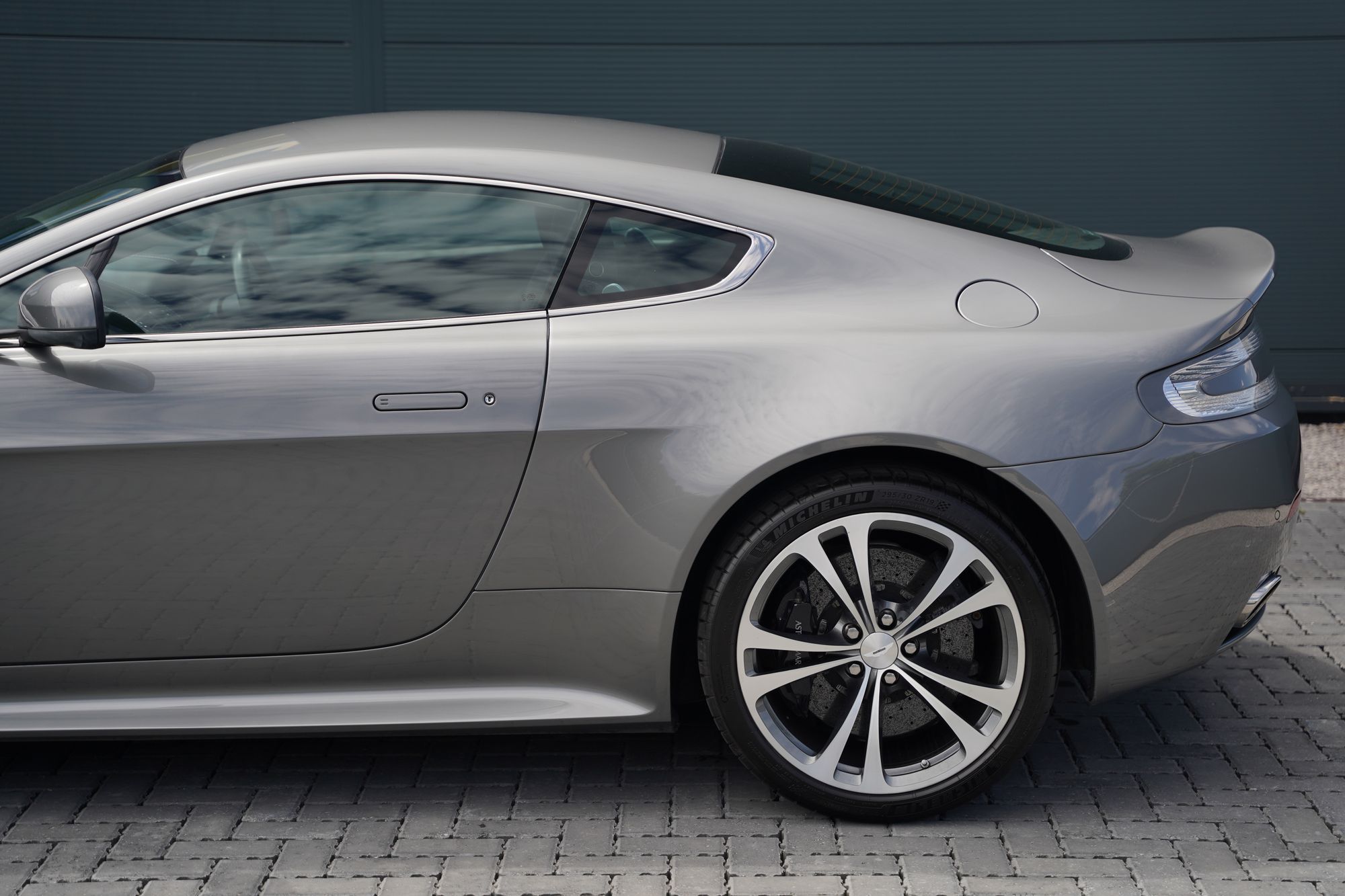 2012 Aston Martin V12 Vantage Manual