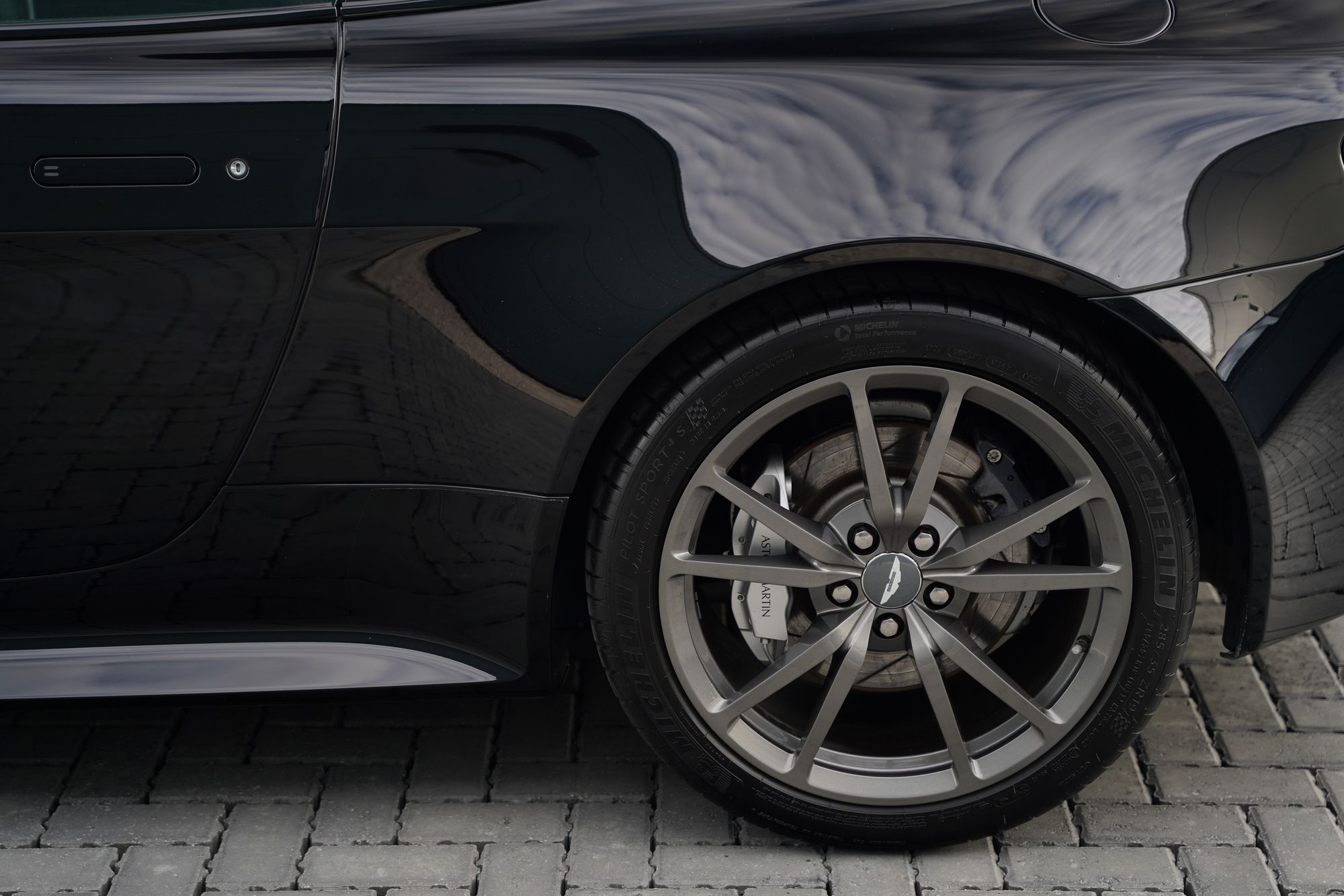2016 Aston Martin V8 Vantage N430