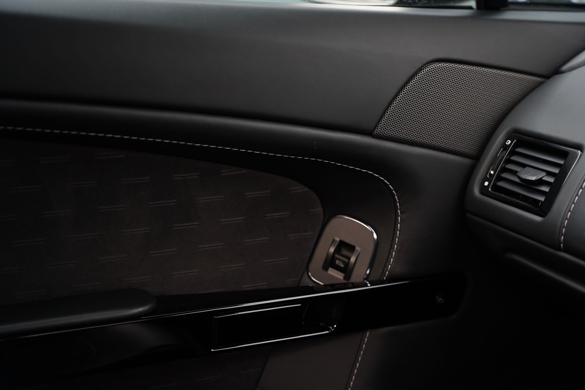 2016 Aston Martin V8 Vantage N430