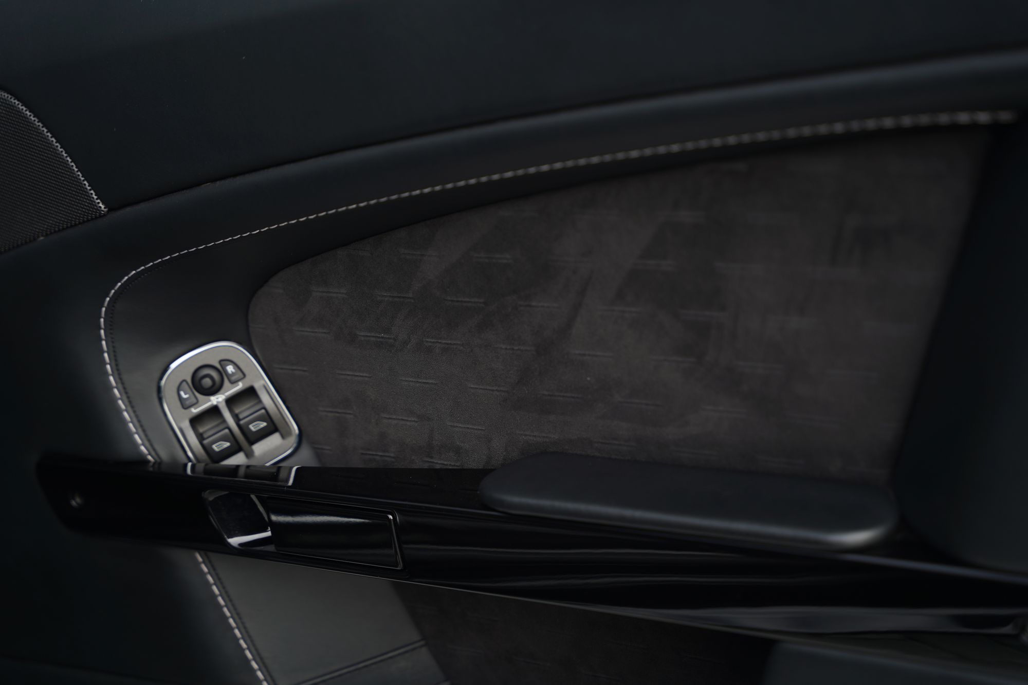 2016 Aston Martin V8 Vantage N430