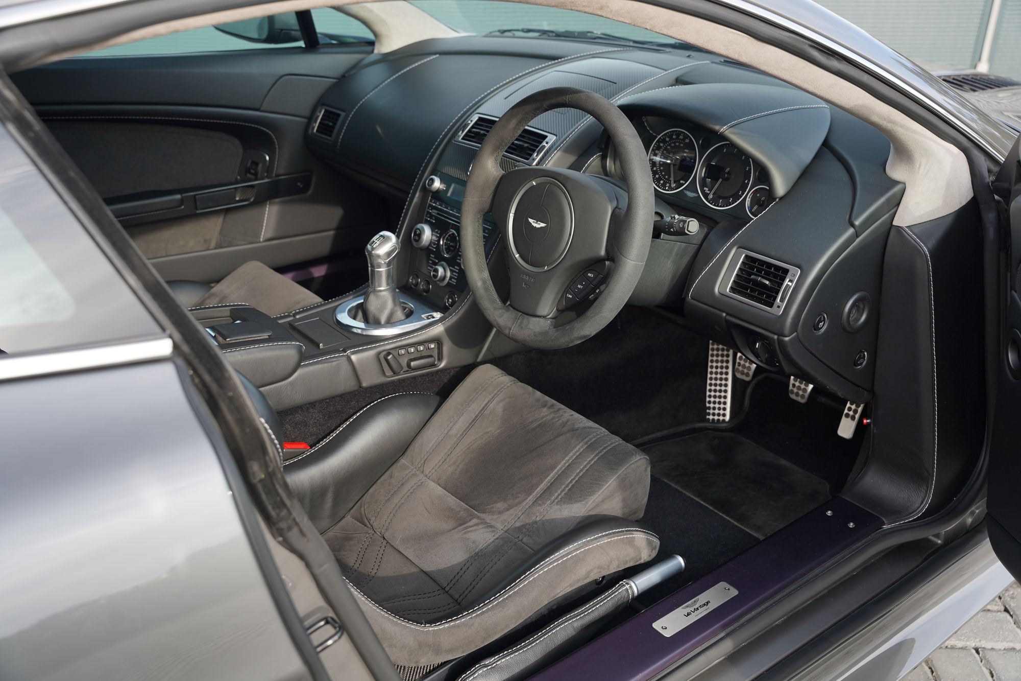 2010 Aston Martin V12 Vantage Manual