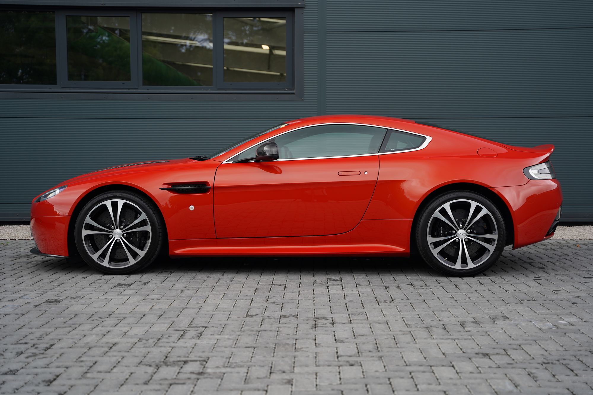 2012 Aston Martin V12 Vantage Manual