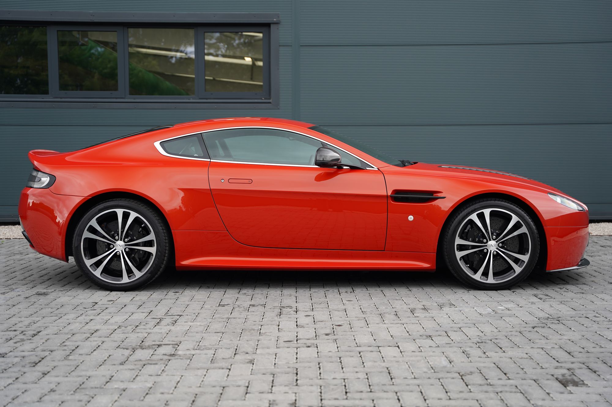 2012 Aston Martin V12 Vantage Manual