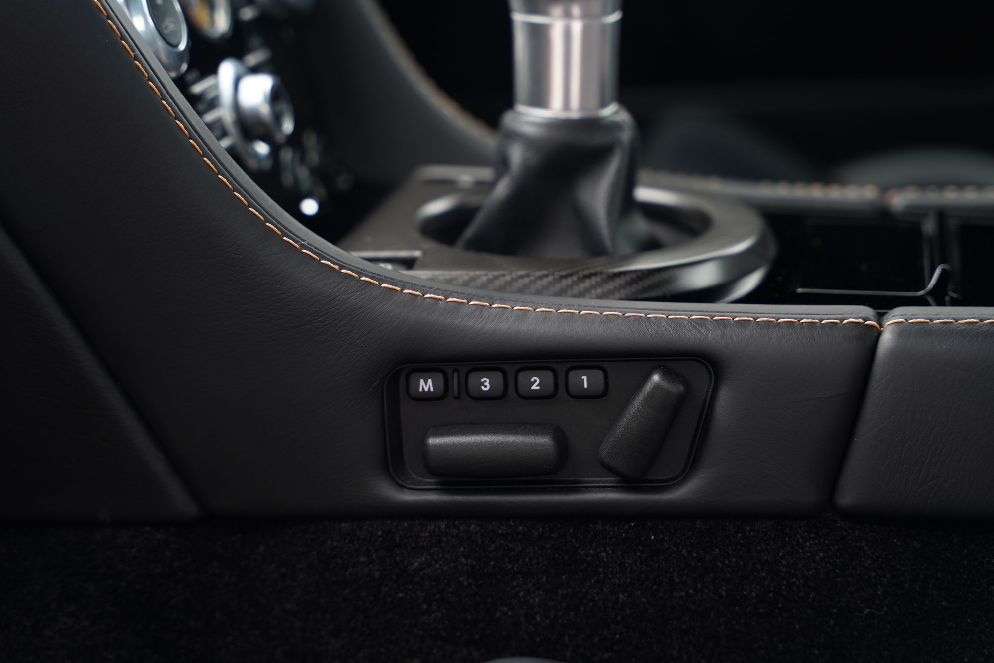 2012 Aston Martin V12 Vantage Manual
