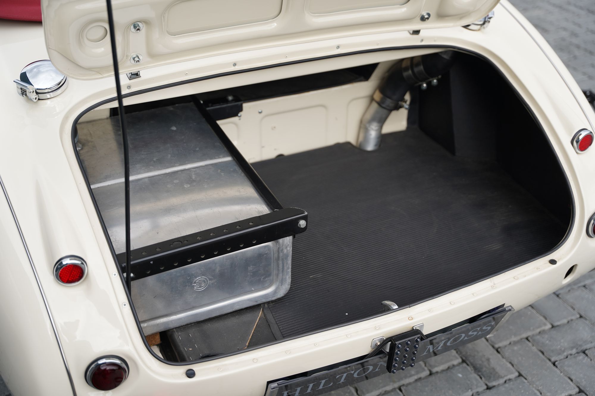 1958 Austin Healey 100-6 M BN6