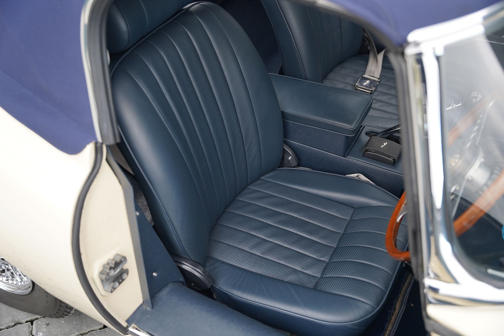 1969 Jaguar E-Type Series 2 4.2 Roadster