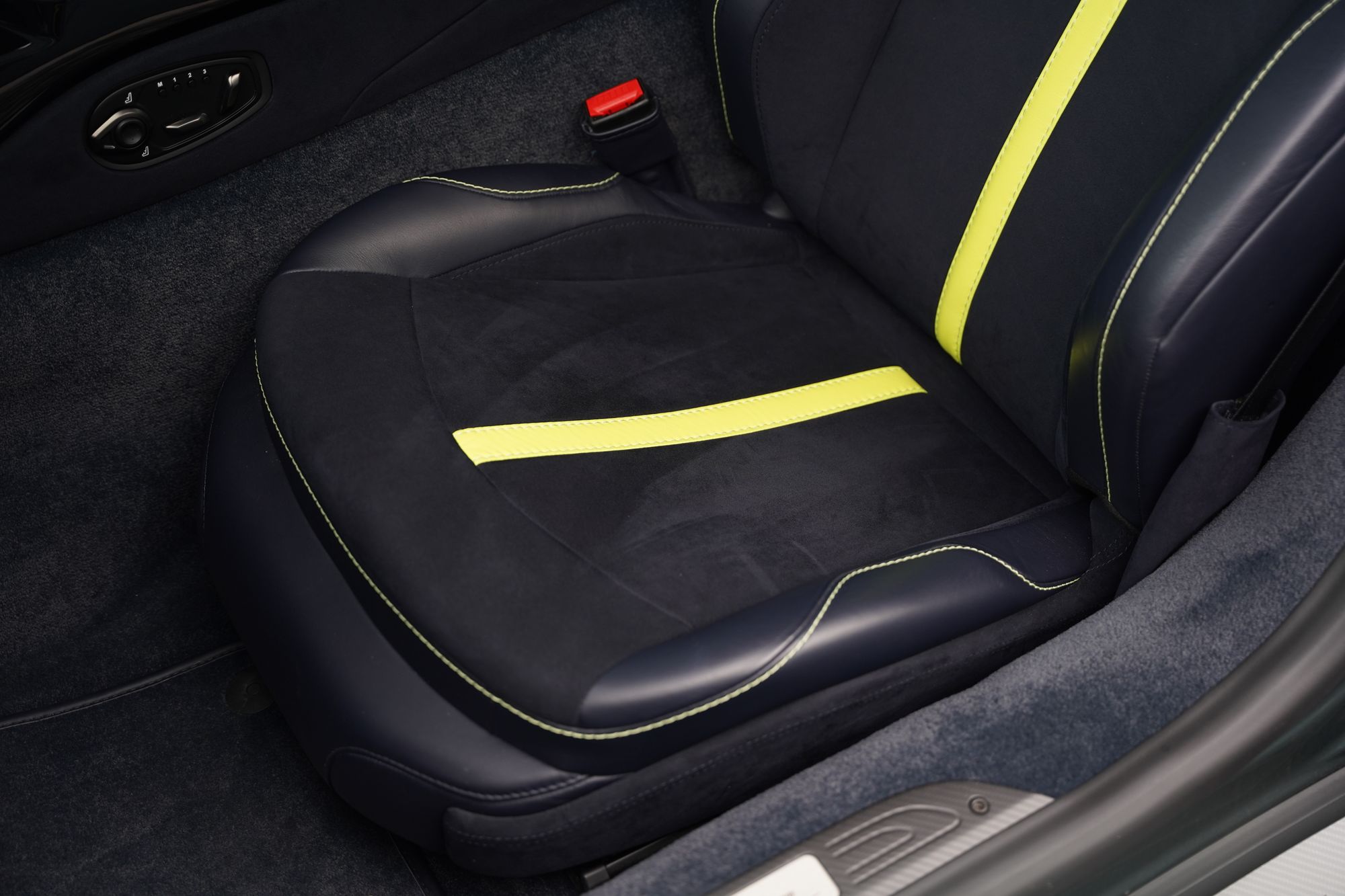 2020 Aston Martin Vantage V8 AMR Hero 59