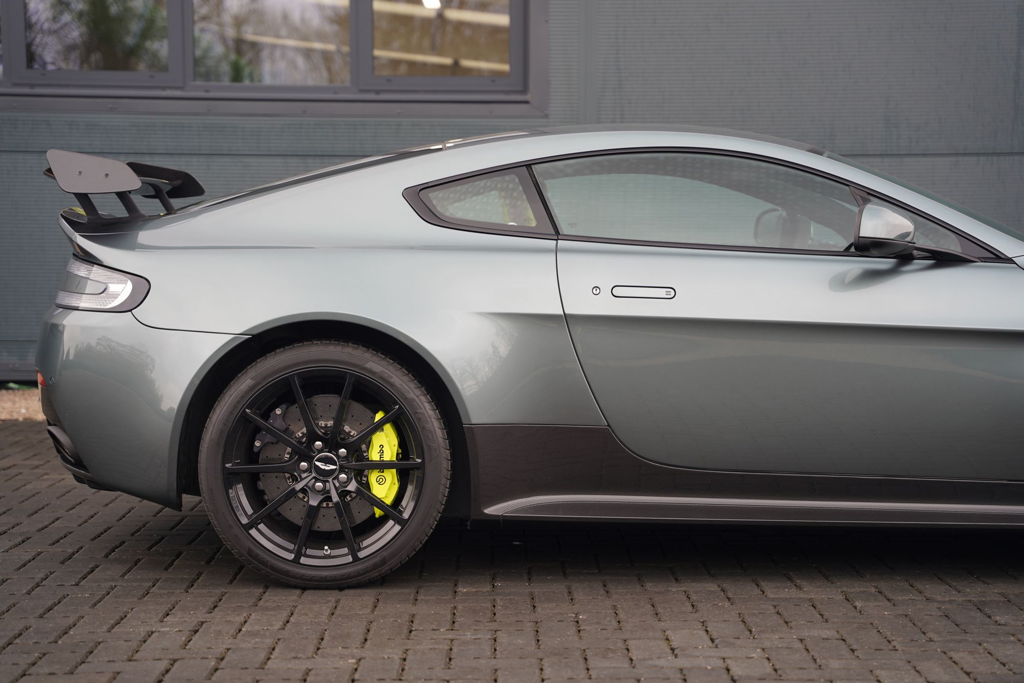 2017 Aston Martin V12 Vantage AMR