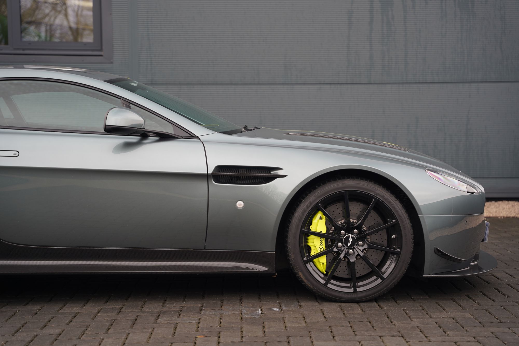 2017 Aston Martin V12 Vantage AMR