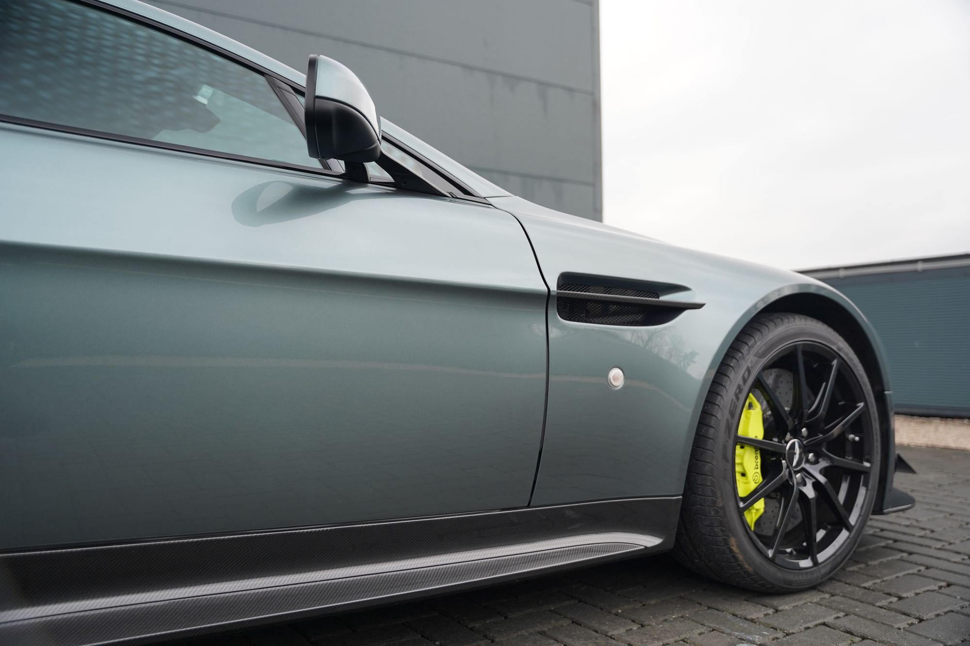 2017 Aston Martin V12 Vantage AMR