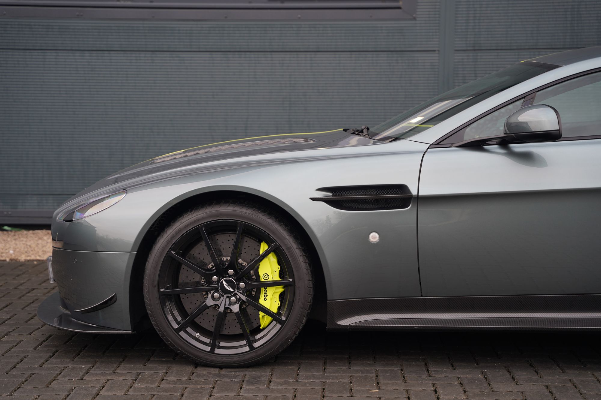 2017 Aston Martin V12 Vantage AMR