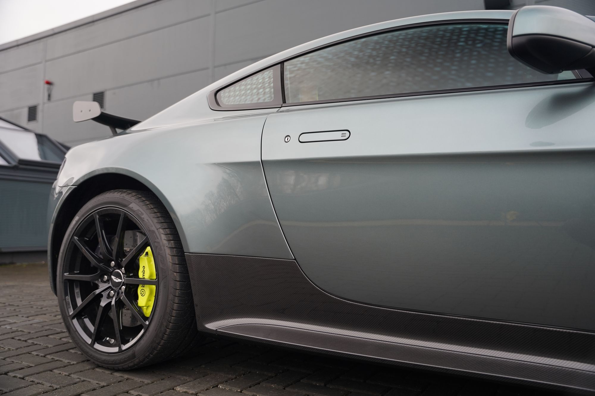 2017 Aston Martin V12 Vantage AMR