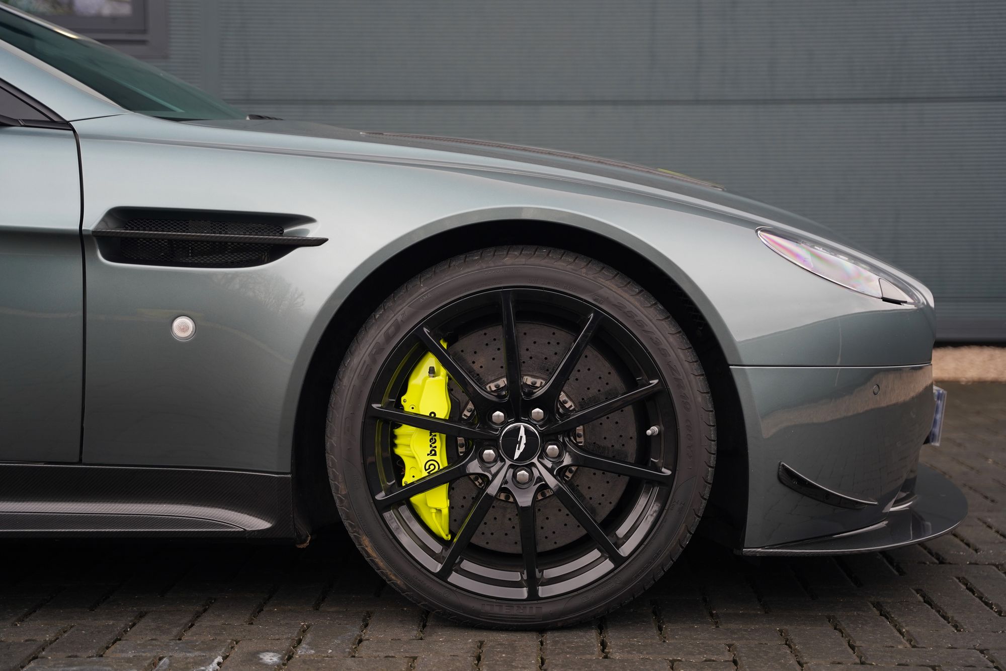 2017 Aston Martin V12 Vantage AMR