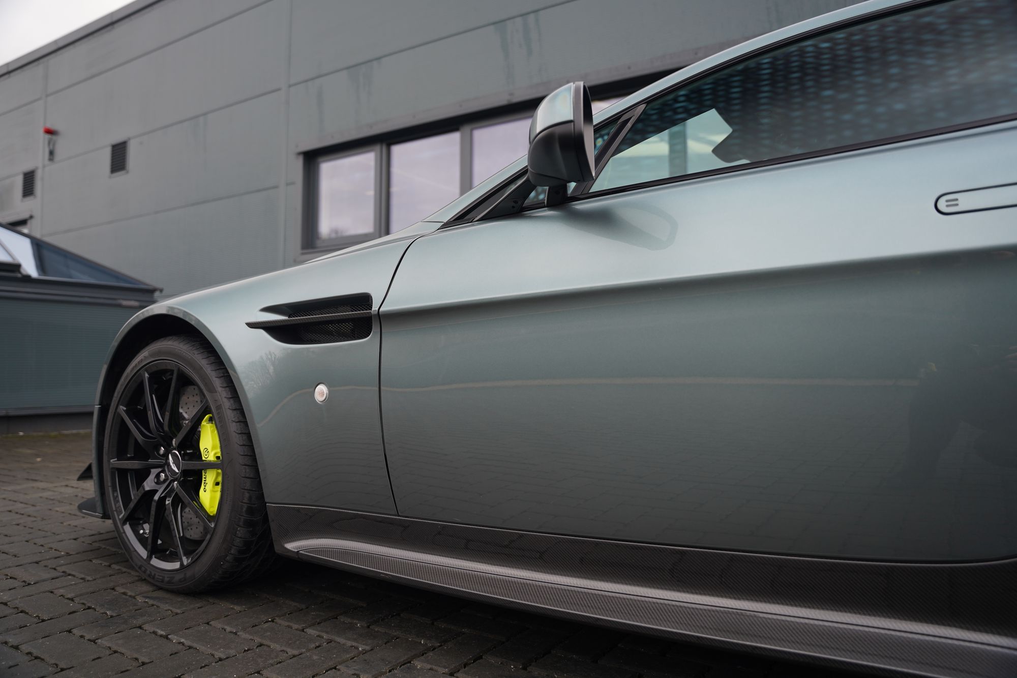 2017 Aston Martin V12 Vantage AMR