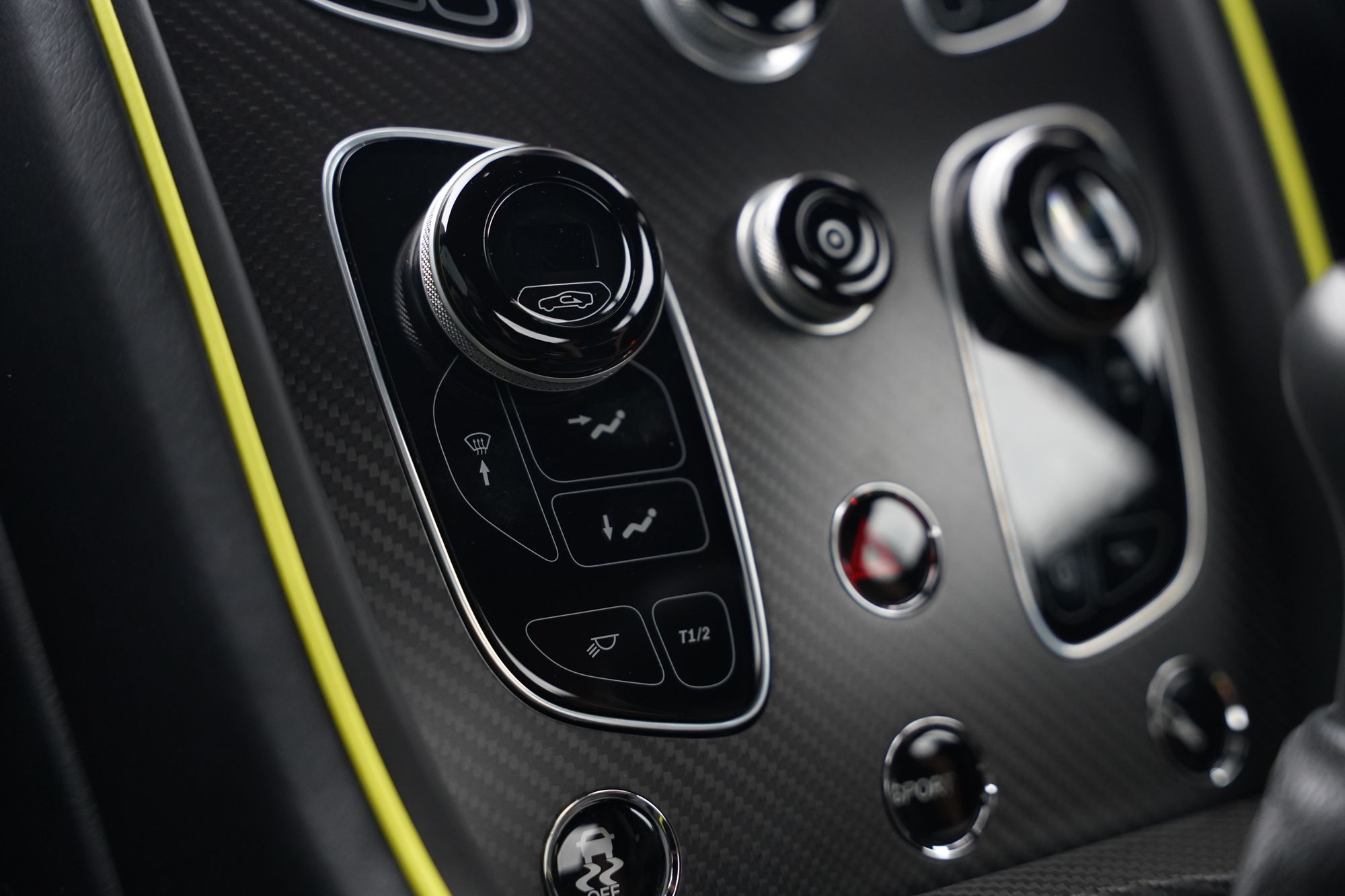 2017 Aston Martin V12 Vantage AMR