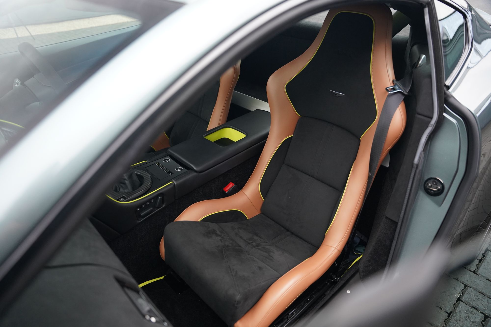 2017 Aston Martin V12 Vantage AMR