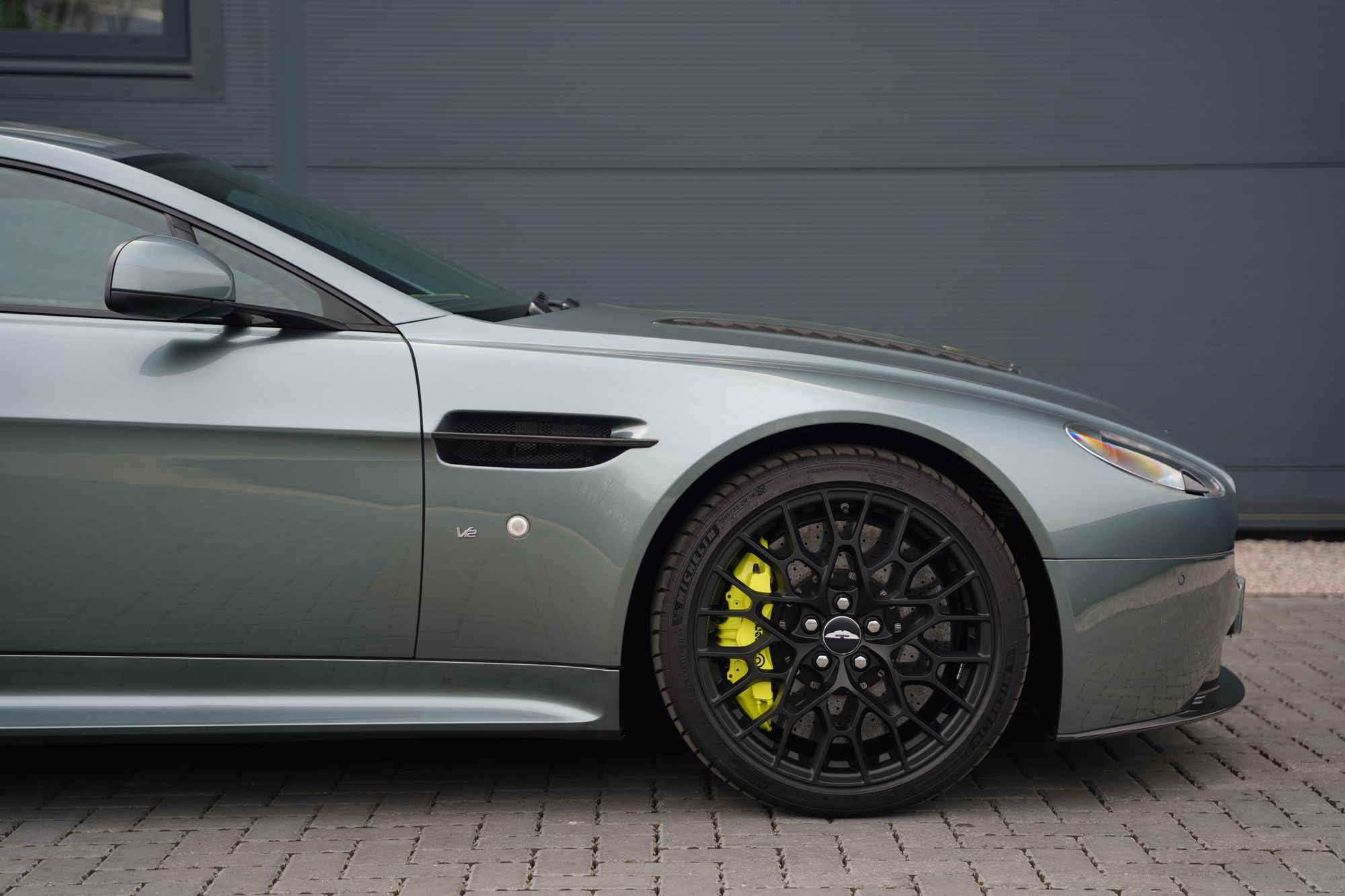 2017 Aston Martin V12 Vantage AMR