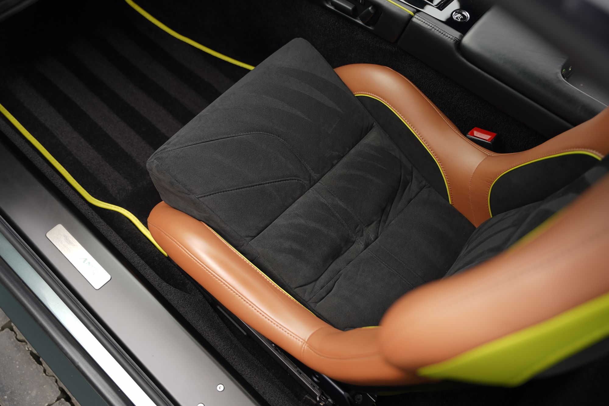 2017 Aston Martin V12 Vantage AMR