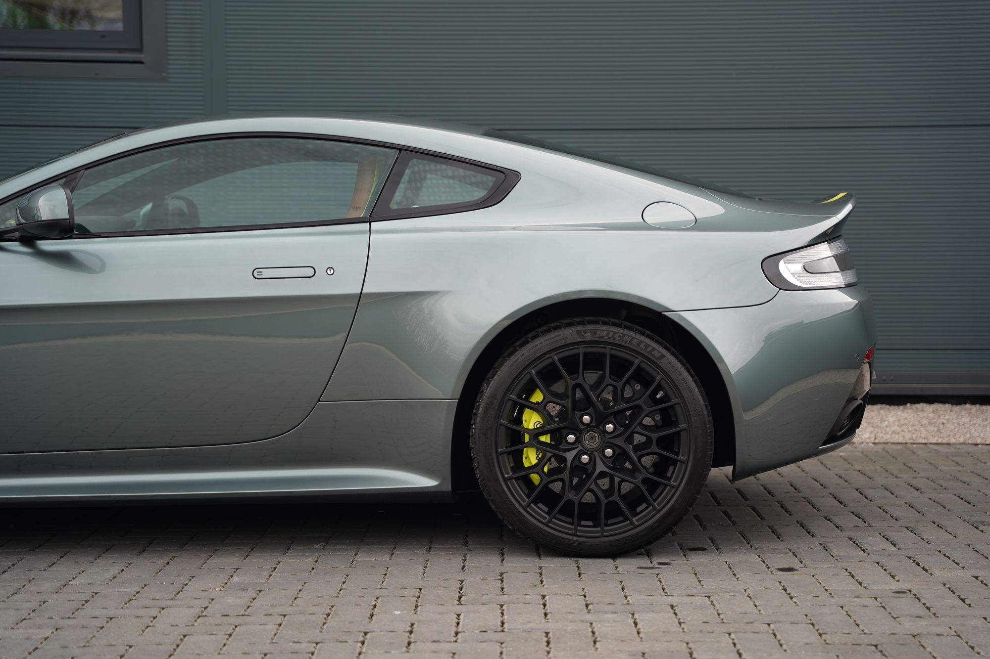 2017 Aston Martin V12 Vantage AMR