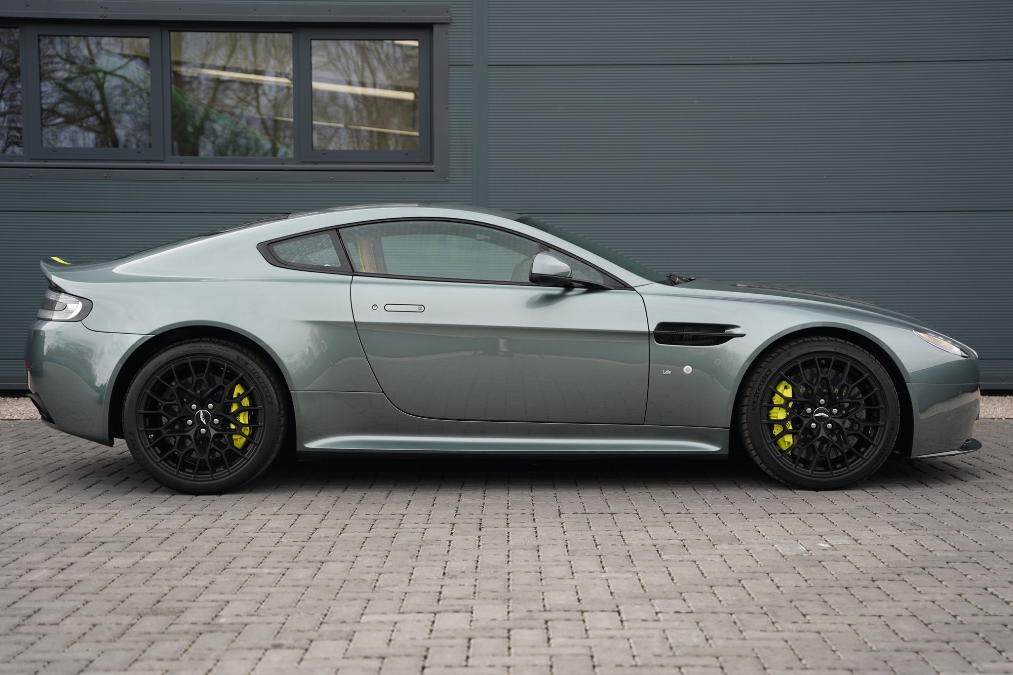 2017 Aston Martin V12 Vantage AMR