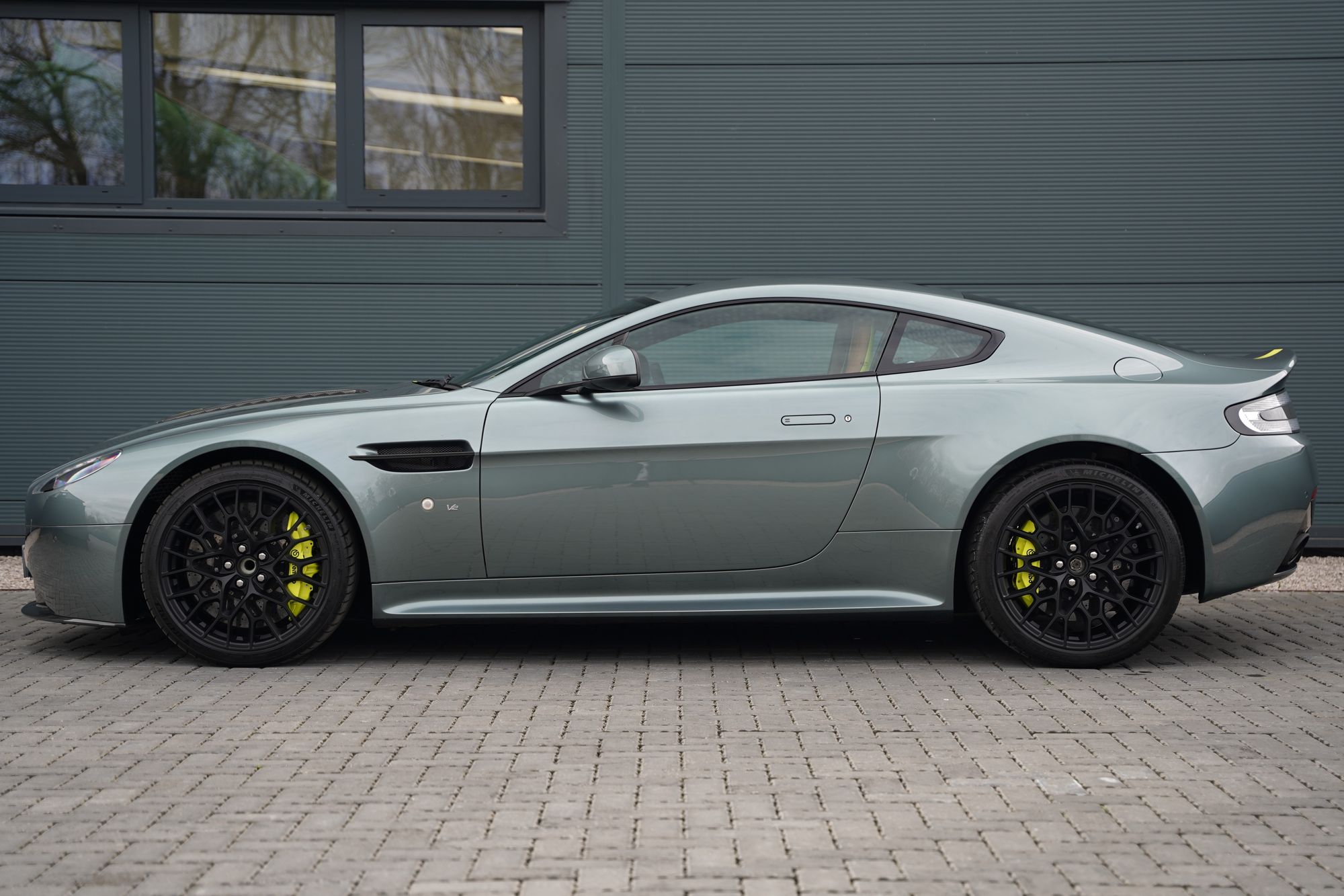 2017 Aston Martin V12 Vantage AMR
