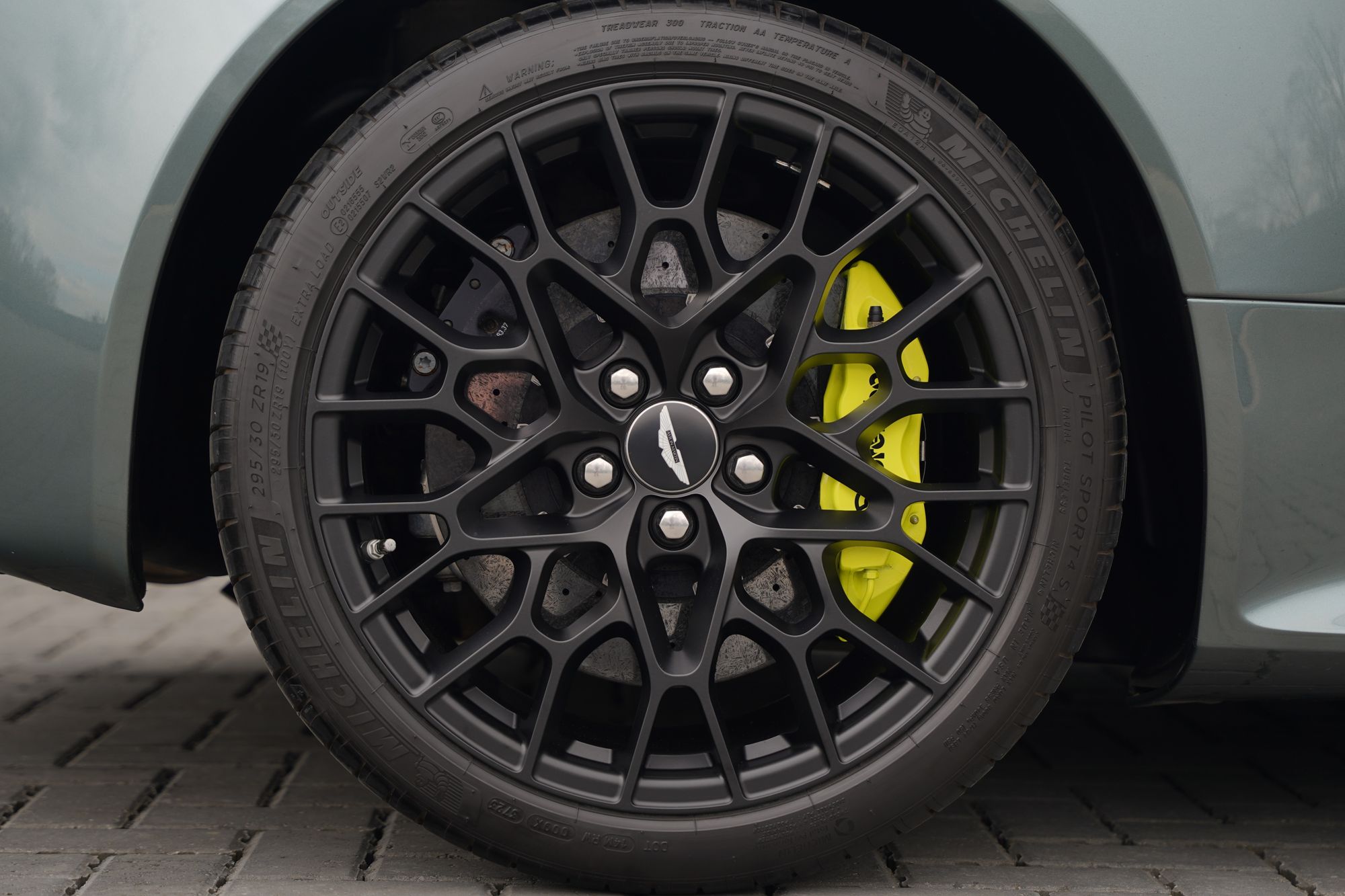 2017 Aston Martin V12 Vantage AMR