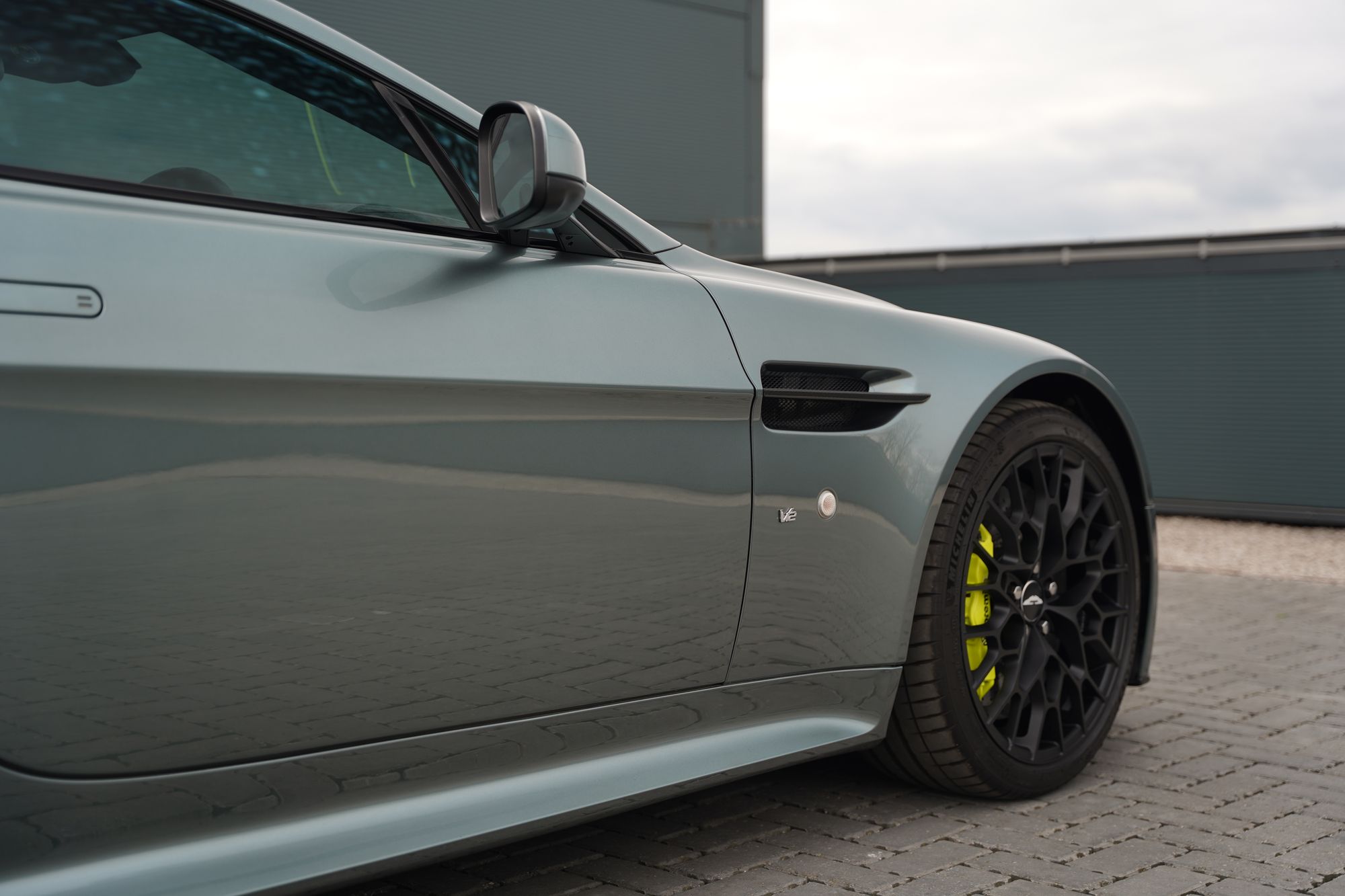 2017 Aston Martin V12 Vantage AMR