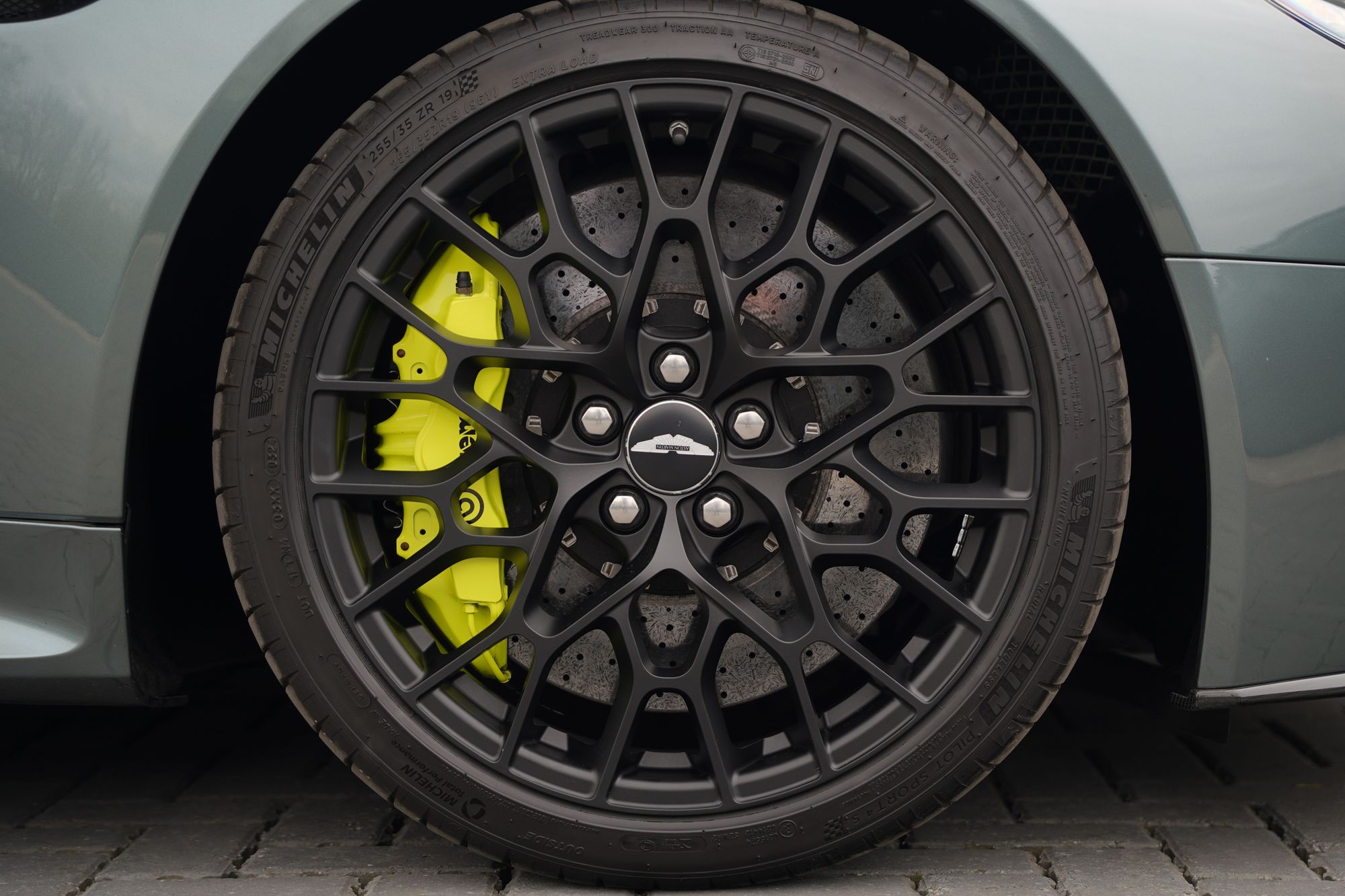 2017 Aston Martin V12 Vantage AMR