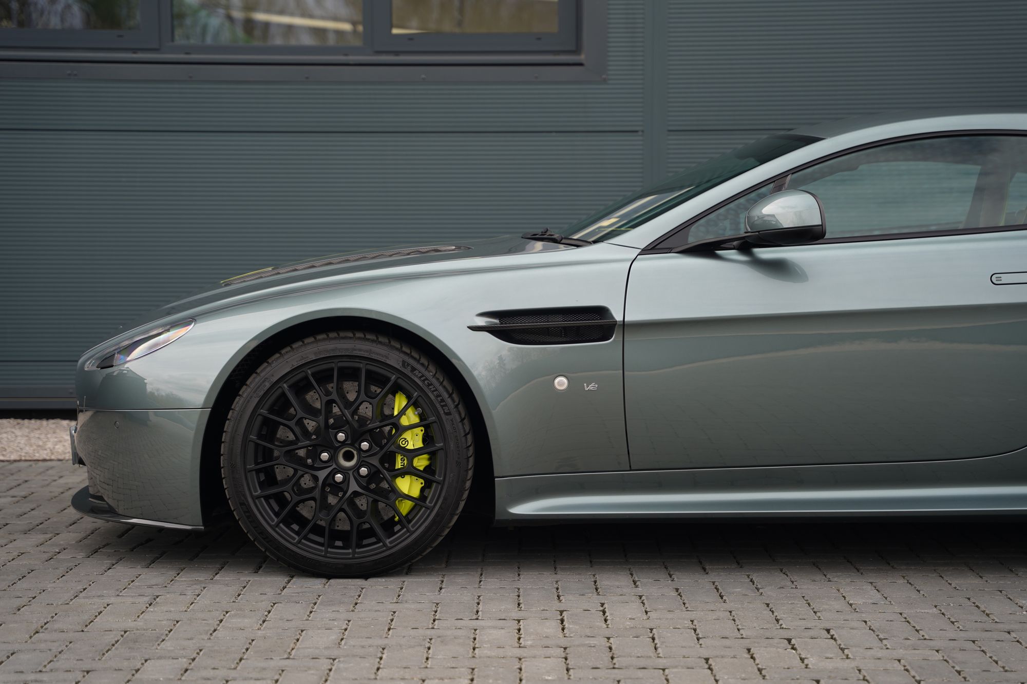 2017 Aston Martin V12 Vantage AMR