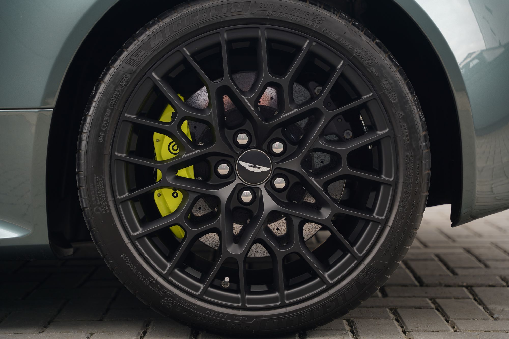 2017 Aston Martin V12 Vantage AMR