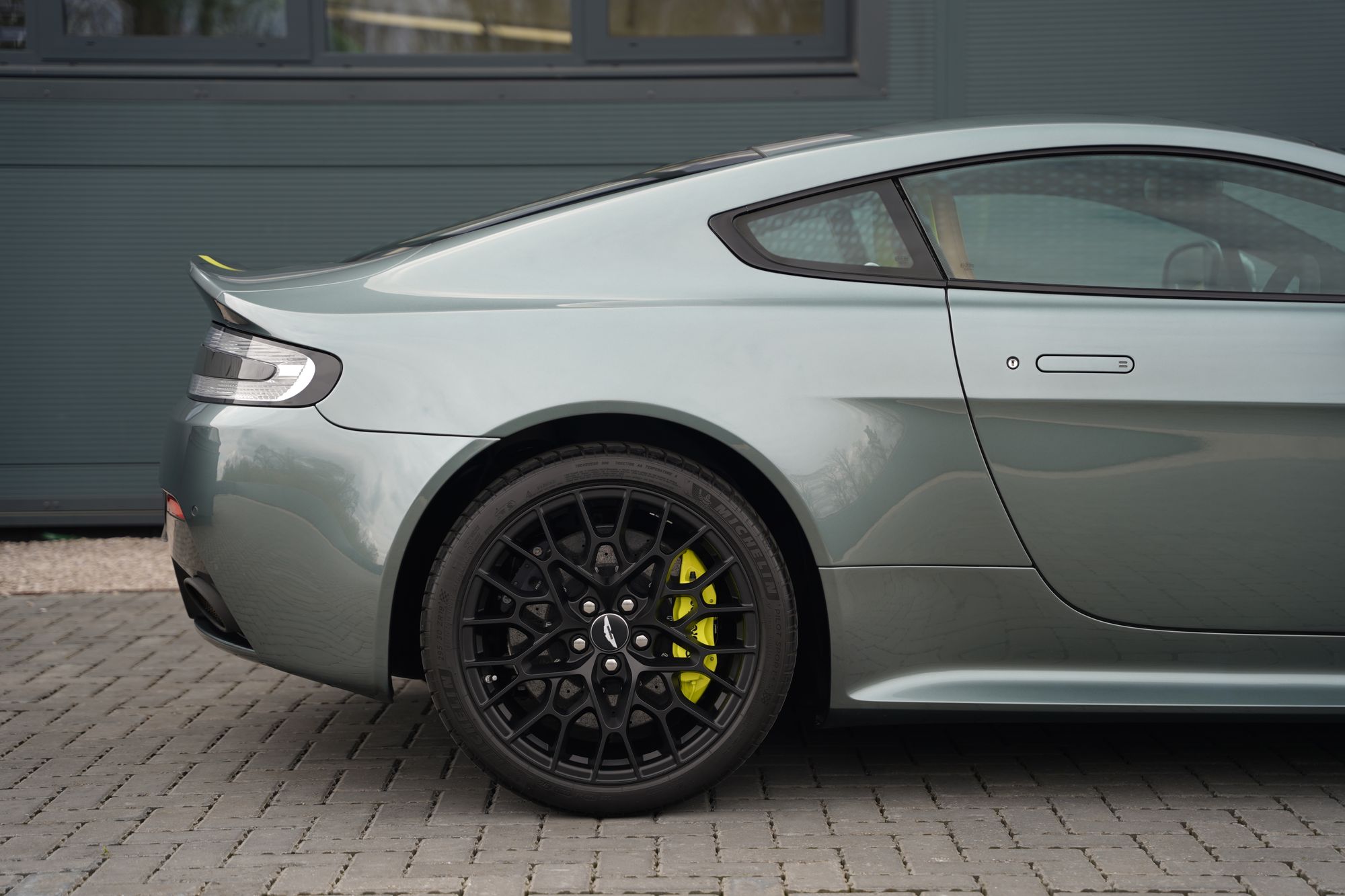 2017 Aston Martin V12 Vantage AMR