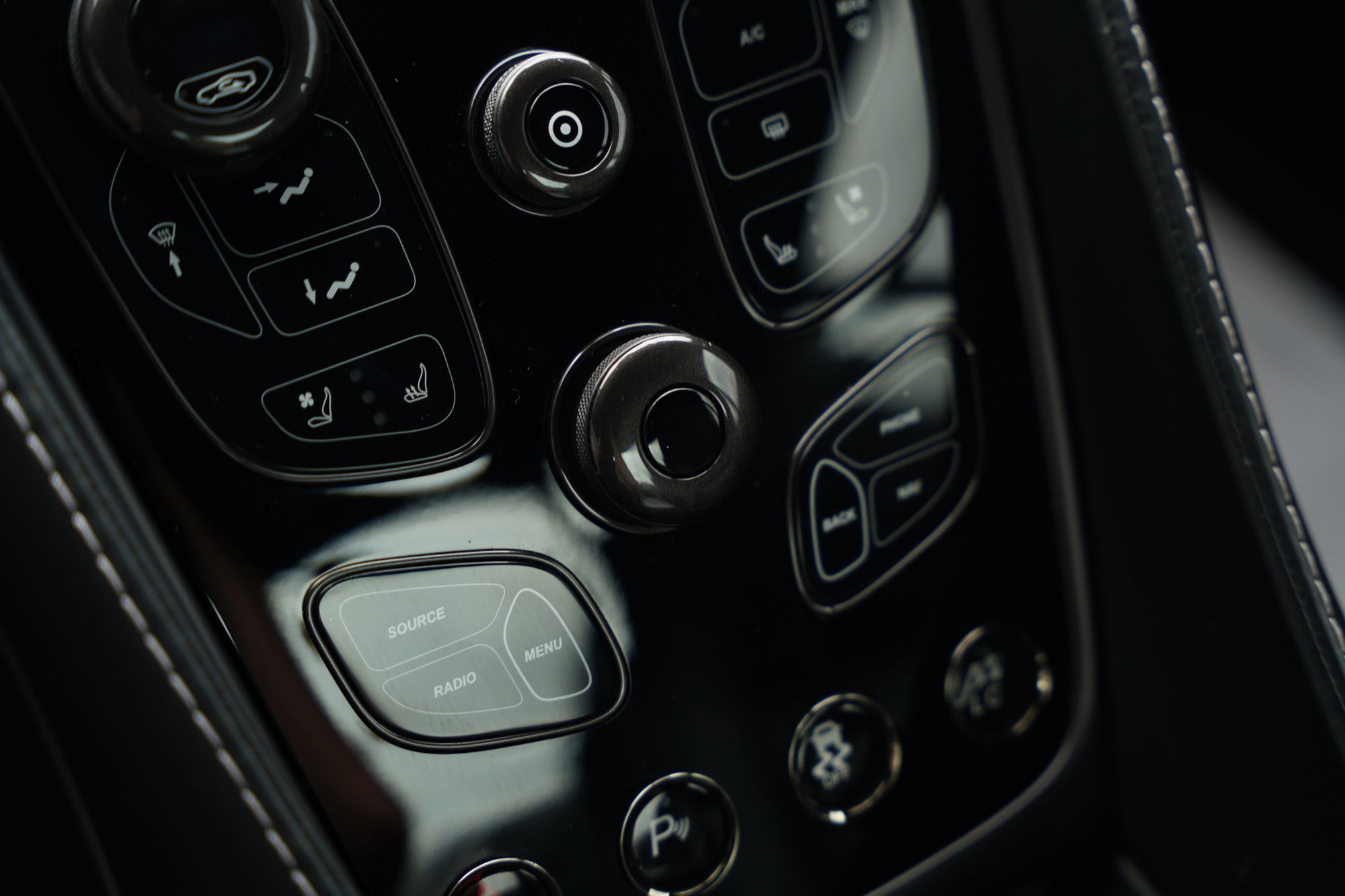2014 Aston Martin Vanquish Coupe