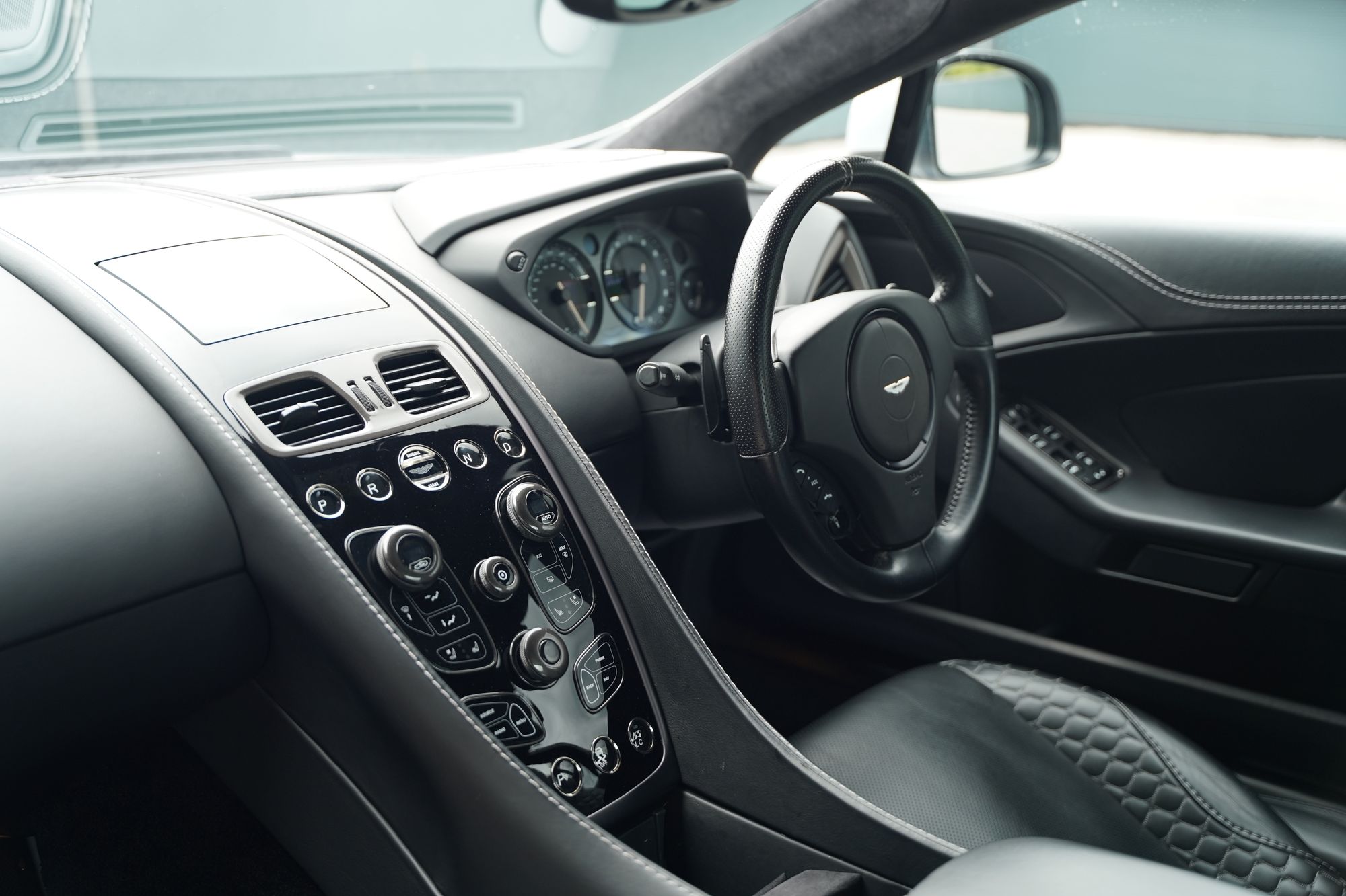 2014 Aston Martin Vanquish Coupe