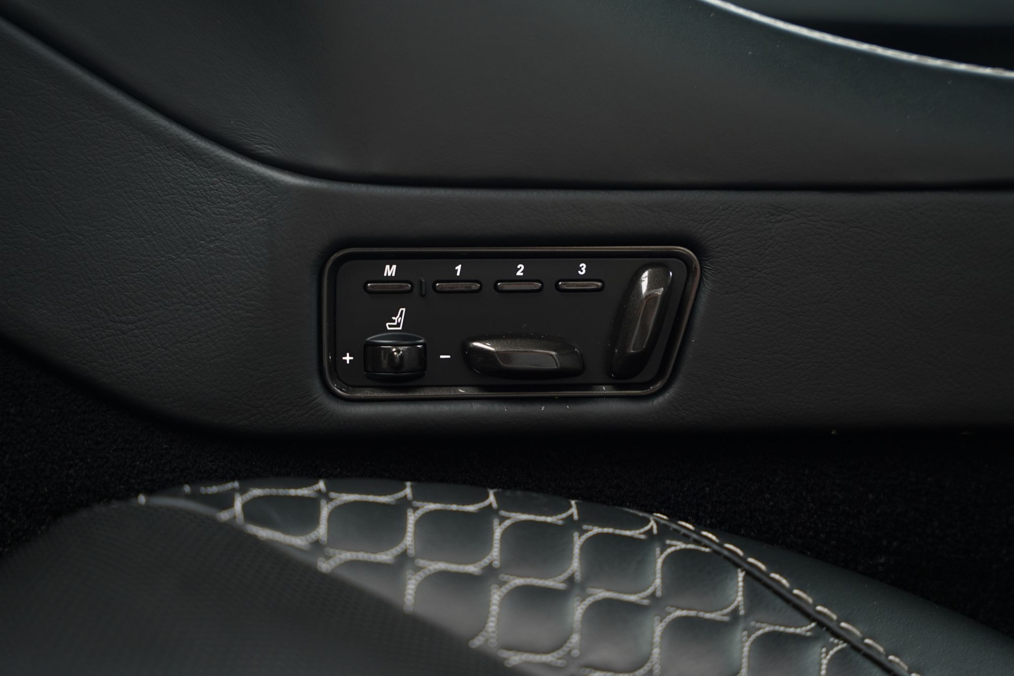 2014 Aston Martin Vanquish Coupe