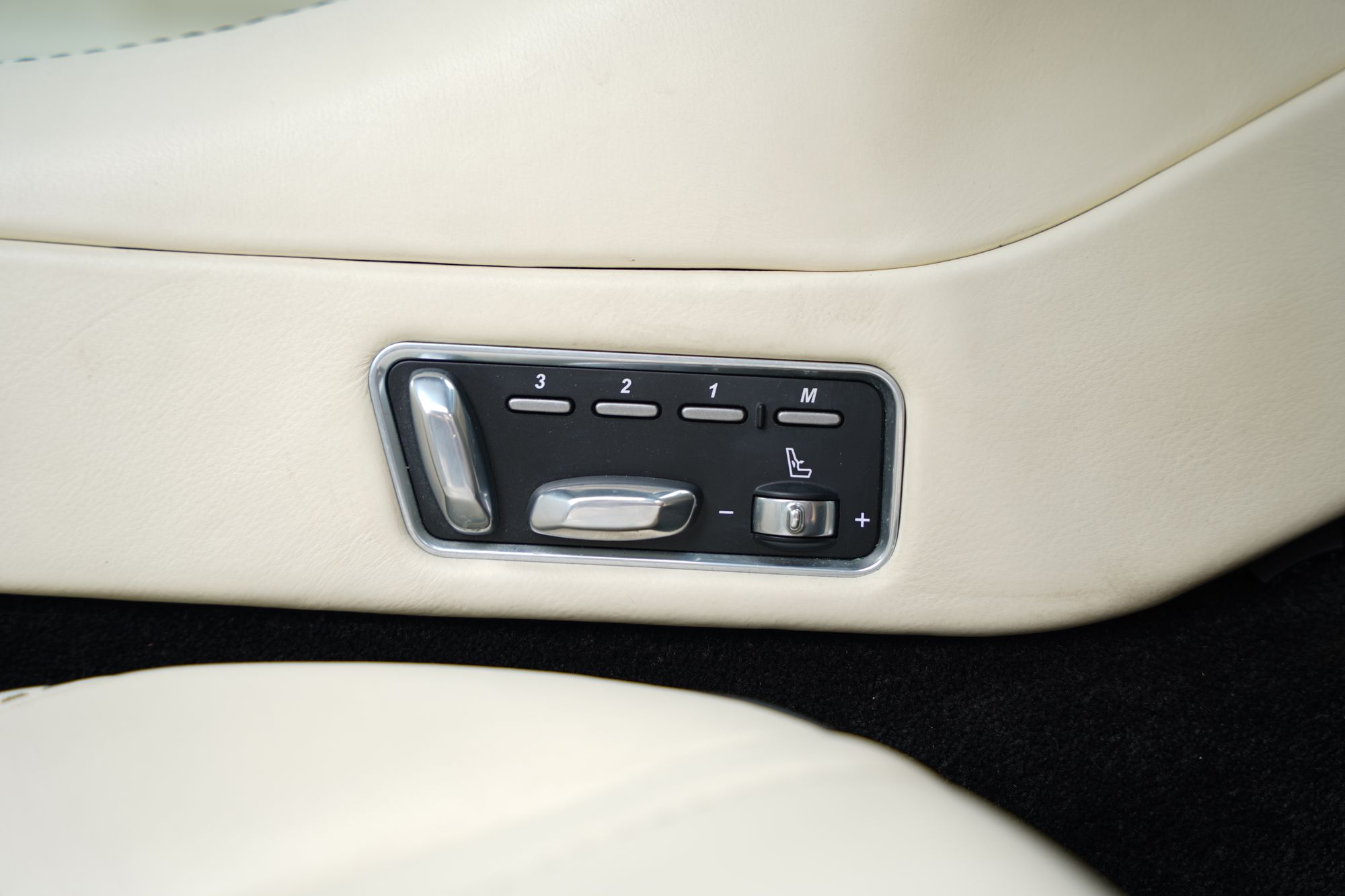 2013 Aston Martin Vanquish Coupe