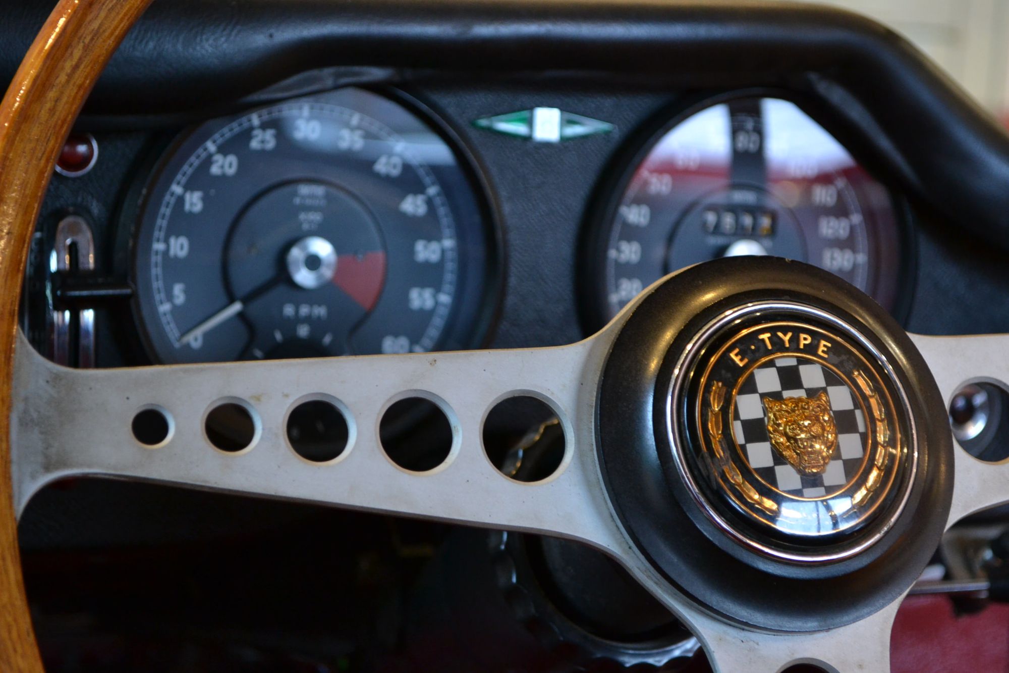 Jaguar E-Type Series 1 4.2 FHC