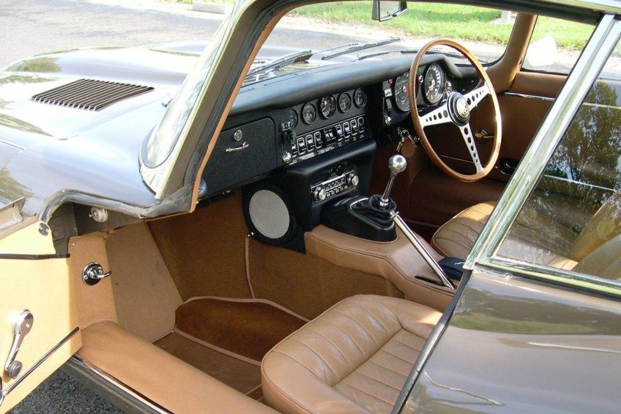 Jaguar E-Type Series 2 4.2 FHC